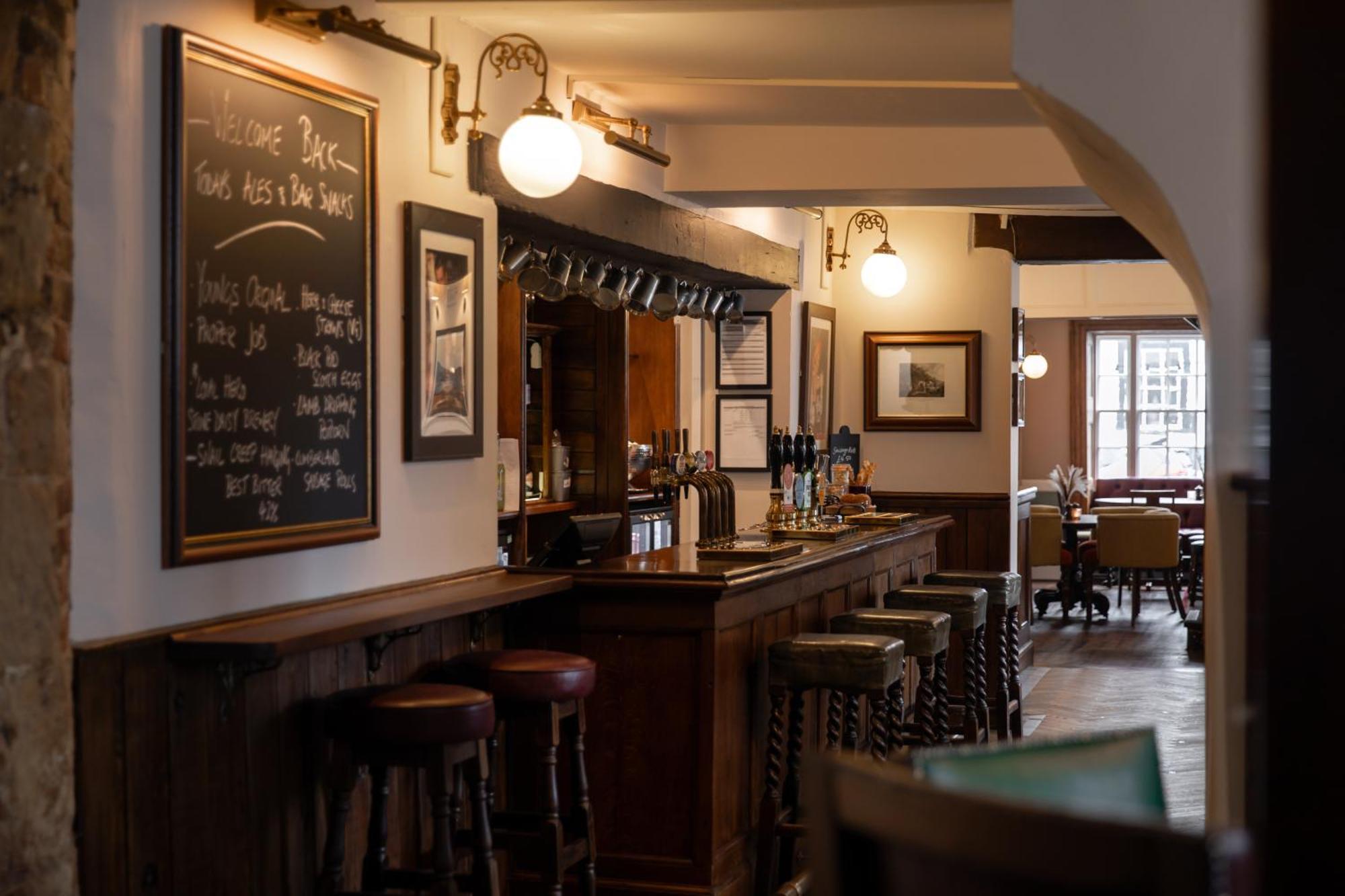The Lamb Inn Hindon Екстериор снимка