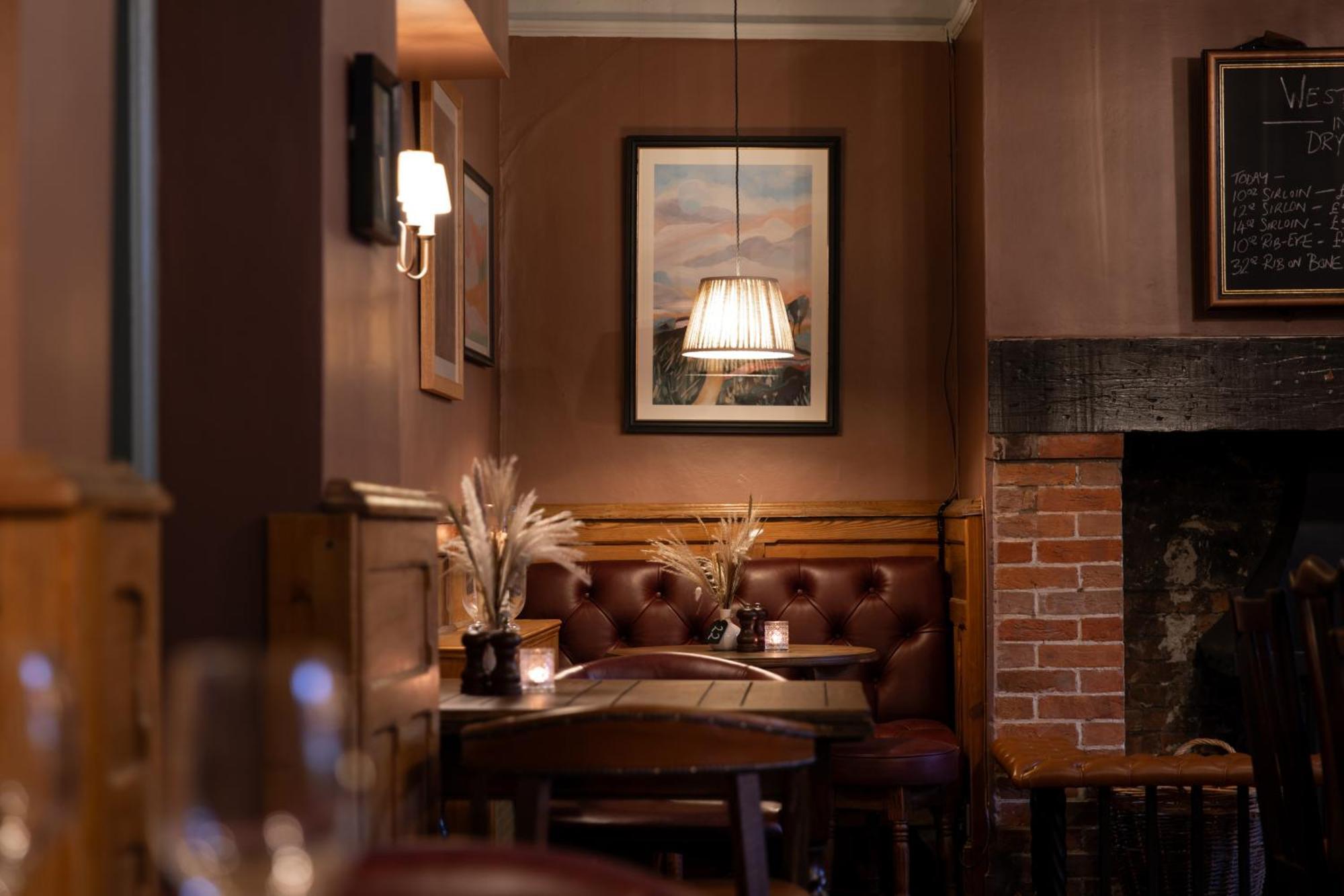 The Lamb Inn Hindon Екстериор снимка
