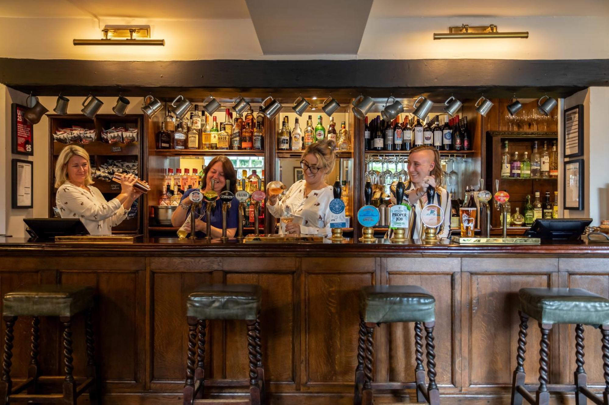The Lamb Inn Hindon Екстериор снимка