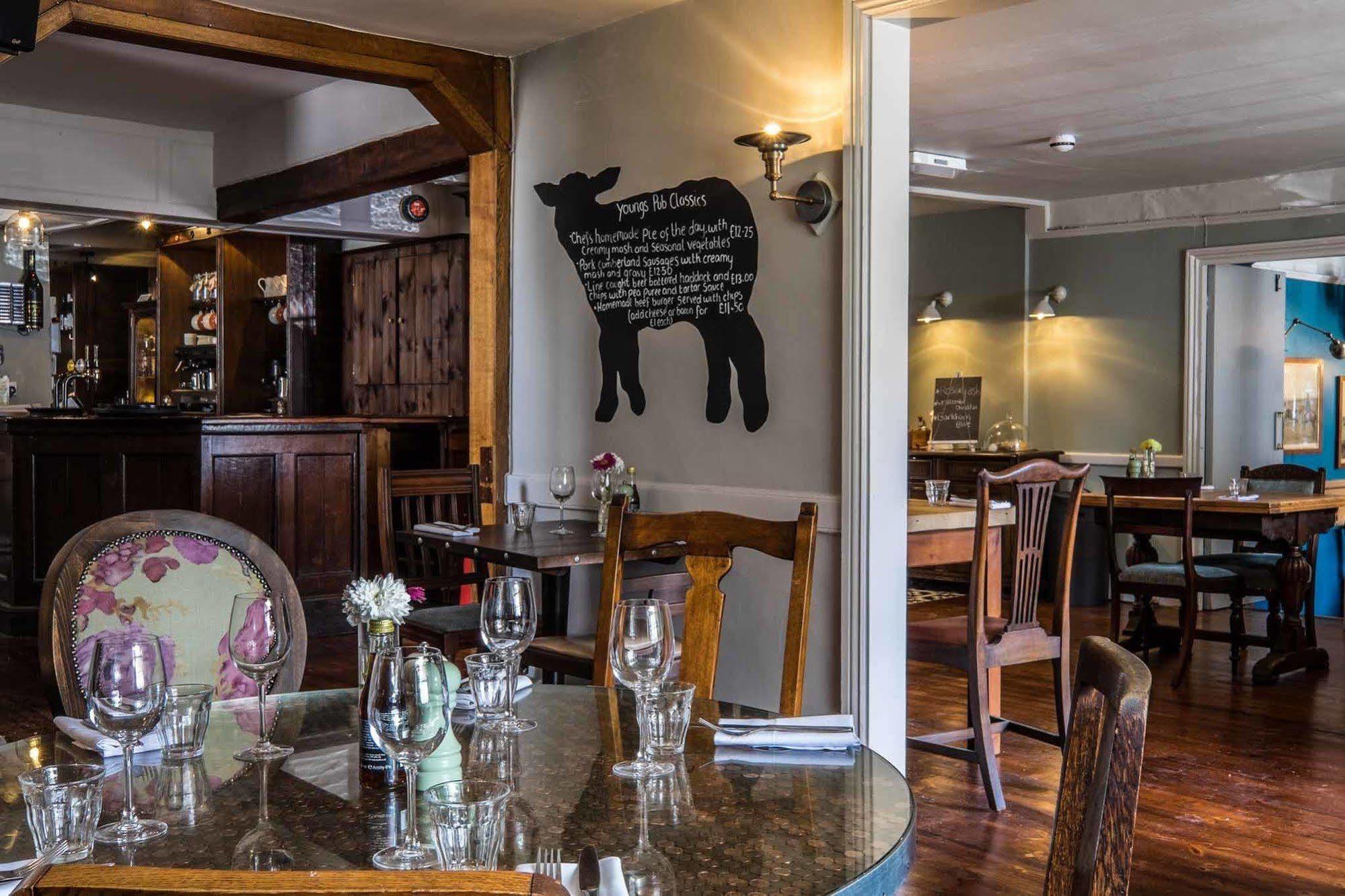 The Lamb Inn Hindon Екстериор снимка
